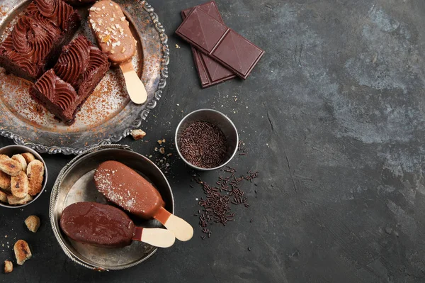 Шоколадні Десерти Темному Тлі Десертний Стіл Вид Зверху Плоский Простір — стокове фото