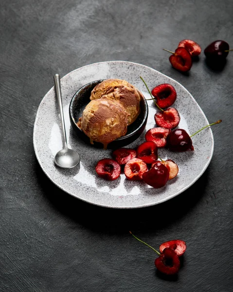 Chocolate Ice Cream Berries Dark Background — Stockfoto