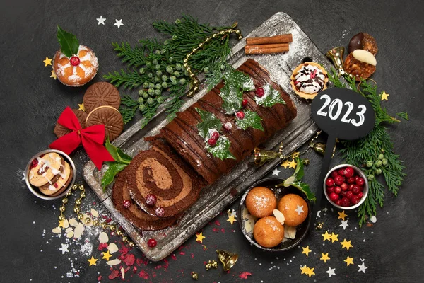 Chocolate Yule Log Dark Background Traditional Dessert Christmas Time Top — ストック写真