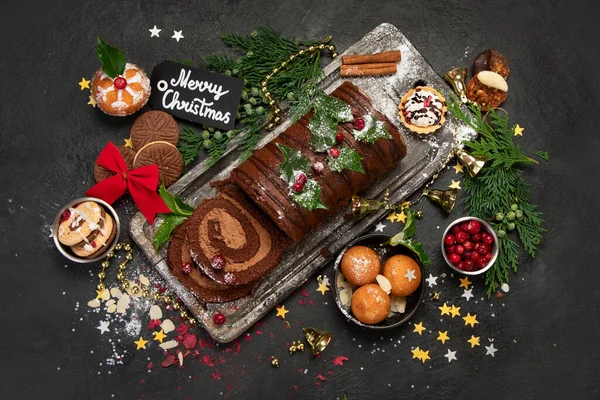 Chocolate Yule Log Dark Background Traditional Dessert Christmas Time Top — Foto de Stock