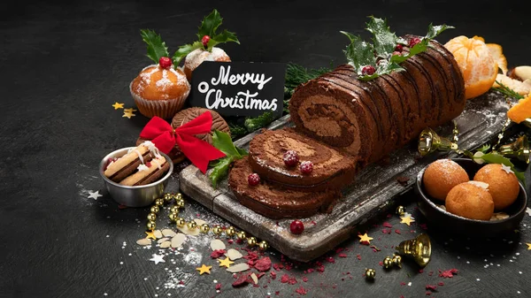 Chocolate Yule Log Dark Background Traditional Dessert Christmas Time Copy — Foto Stock