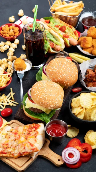 Gyorsétterem Egészségtelen Étkezési Koncepció Közeli Gyorsétterem Snack Kóla Ital Sötét — Stock Fotó