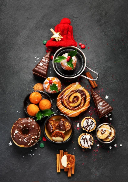 Christmas Tree Sweets Cookies Decoration Dark Background Holiday Food Top — Foto de Stock