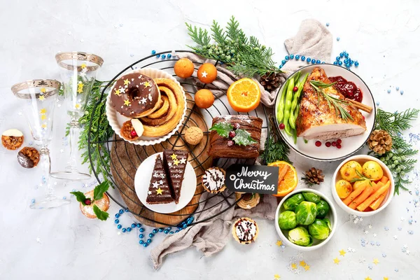 Delicious Christmas Themed Dinner Table Roasted Meat Potato Appetizers Desserts — Stock fotografie