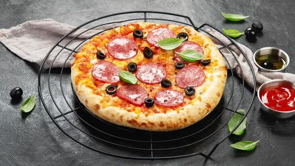 Freshly Baked Pepperoni Pizza Dark Background Tasty Homemade Food Concept — Stock fotografie