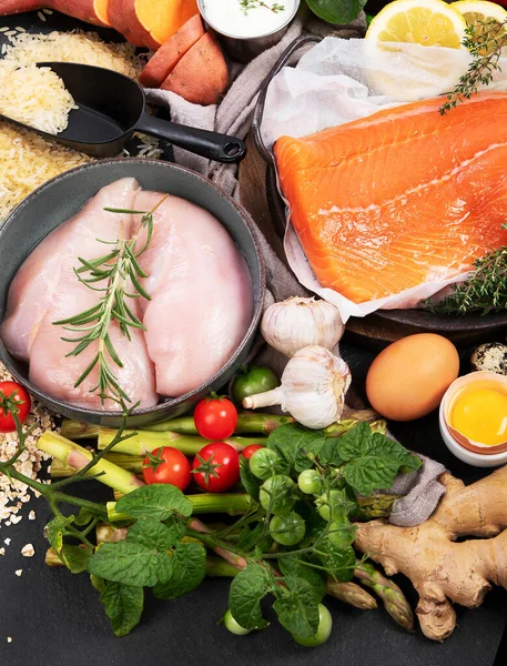 Seleção Alimentos Saudáveis Fundo Escuro Desintoxicação Conceito Dieta Limpa Alimentos — Fotografia de Stock
