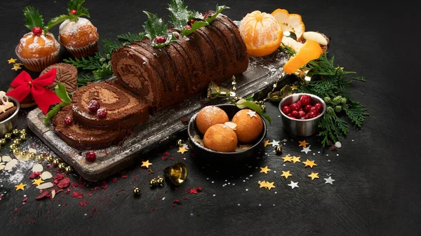 Chocolate Yule Log Dark Background Traditional Dessert Christmas Time — Stock Fotó