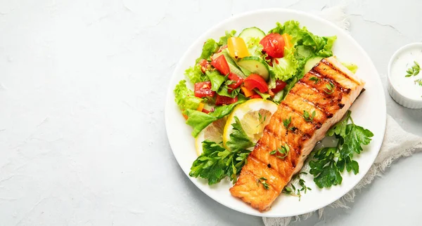 Salmon Steak Vegetables Fries Light Background Freshly Grilled Healthy Dinner — Stockfoto