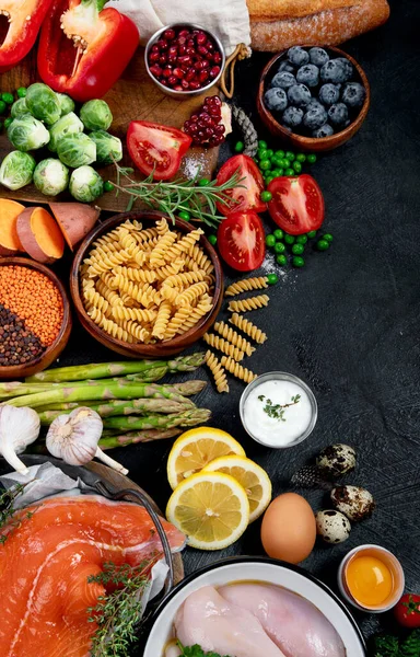 Seleção Alimentos Saudáveis Fundo Escuro Desintoxicação Conceito Dieta Limpa Alimentos — Fotografia de Stock