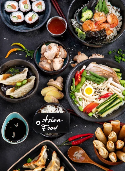 Traditionell Asiatisk Mat Olika Asiatiska Måltider Mörk Bakgrund Blandade Rätter — Stockfoto