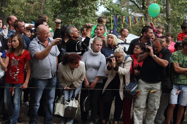 La gente toma fotos y videos —  Fotos de Stock