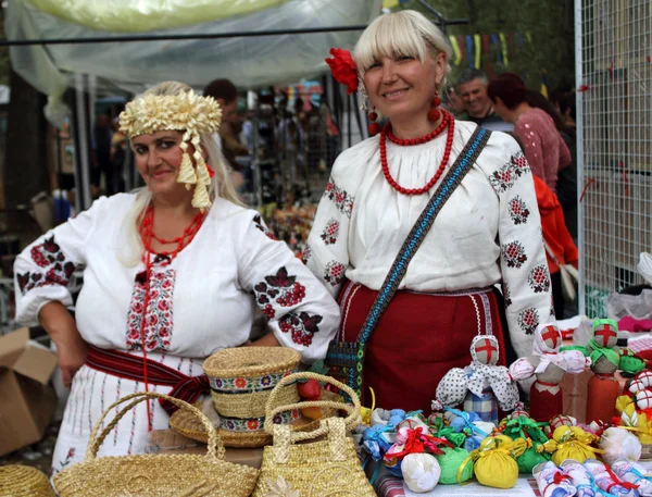 Souvenir säljare från poltava — Stockfoto