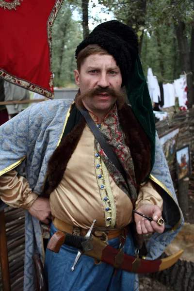 Запорожский казак в одежде XVII века — стоковое фото