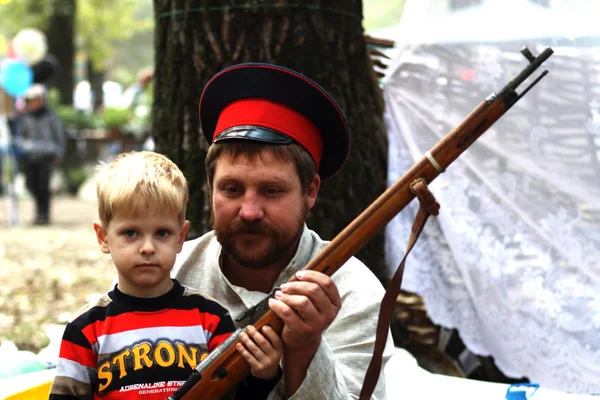 Kleine jongen en don cossac — Stockfoto