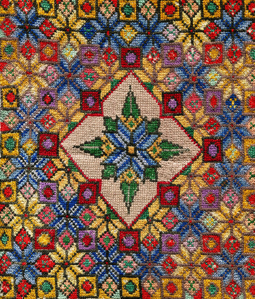 Вышито хорошо по поперечному узору
