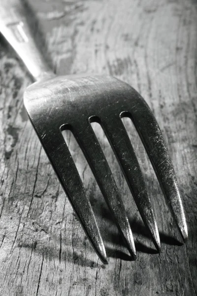 Tenedor antiguo en la mesa — Foto de Stock