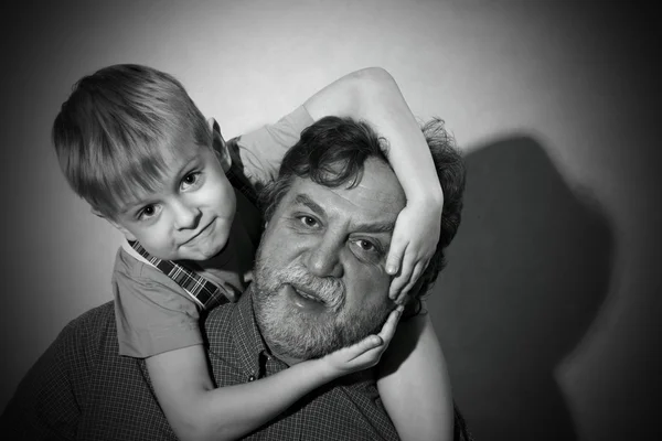 Grand-père et petit-fils — Photo