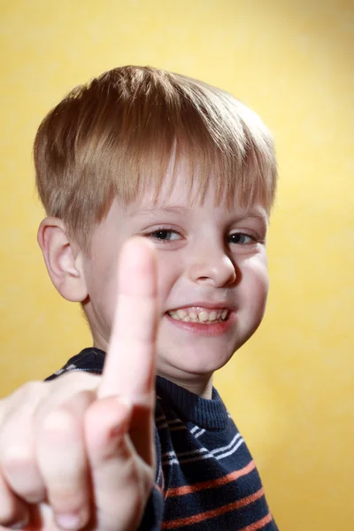 Kleiner Junge — Stockfoto