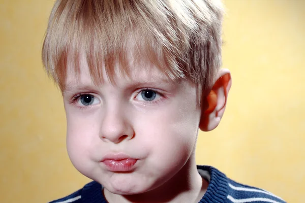 Kleiner Junge — Stockfoto