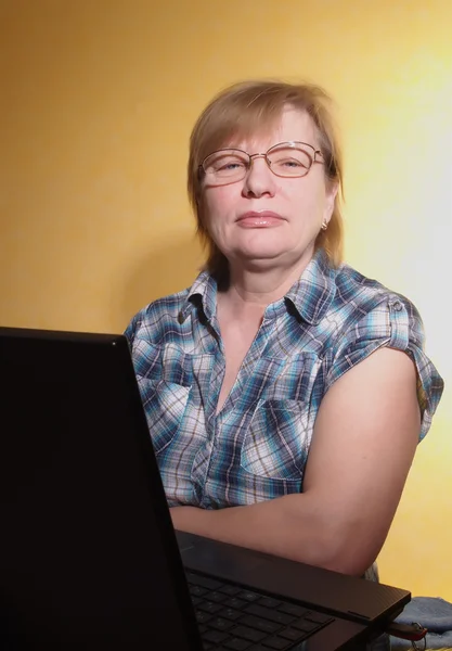 Middle age woman with her laptop computer — Stok fotoğraf