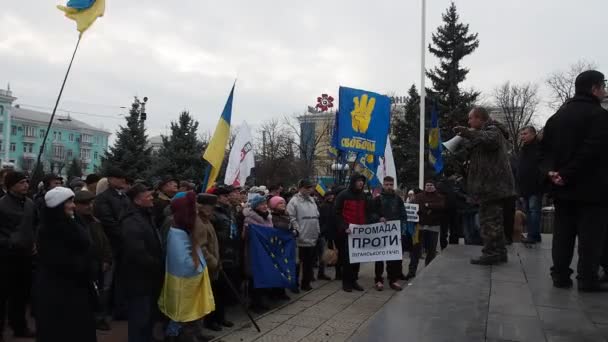 Pro-EU Protest at monument of Taras Shevchenko in Lugansk — Stock Video