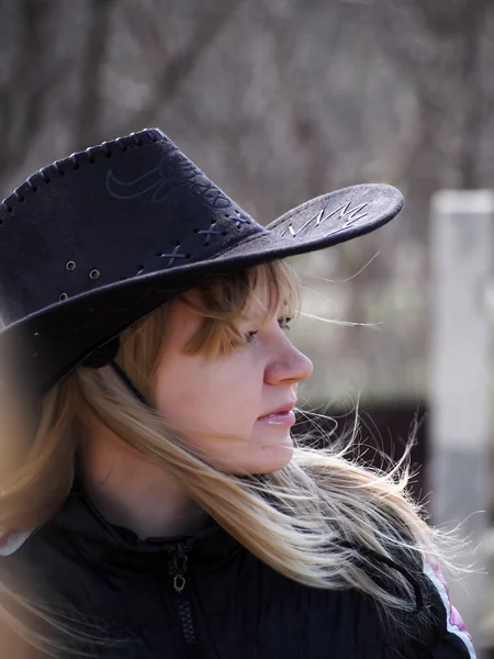 Meisje in cowboy-hoed — Stockfoto