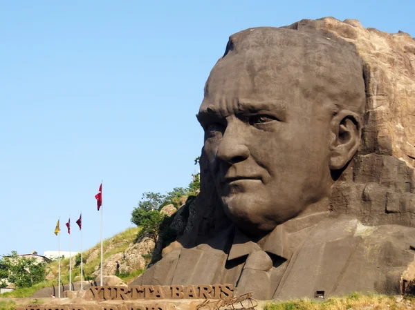 Obří maska Atatürka — Stock fotografie