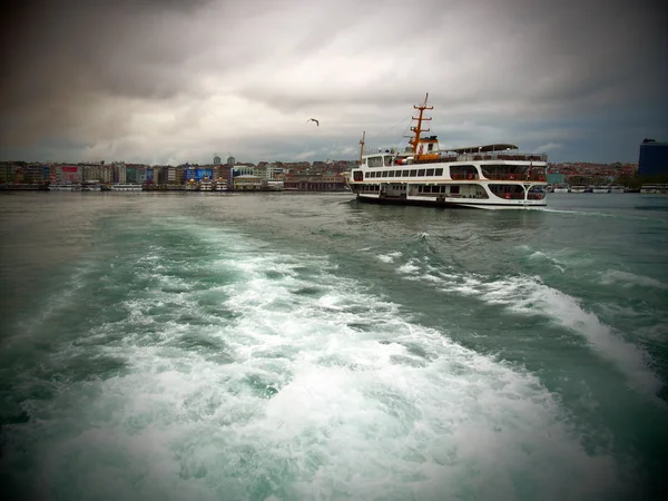 Passenger ferry in cloudy day — Stock Photo, Image