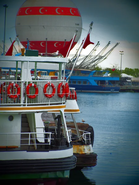 Ships on Kadikoy, Istanbul, Turkey — Stock Photo, Image