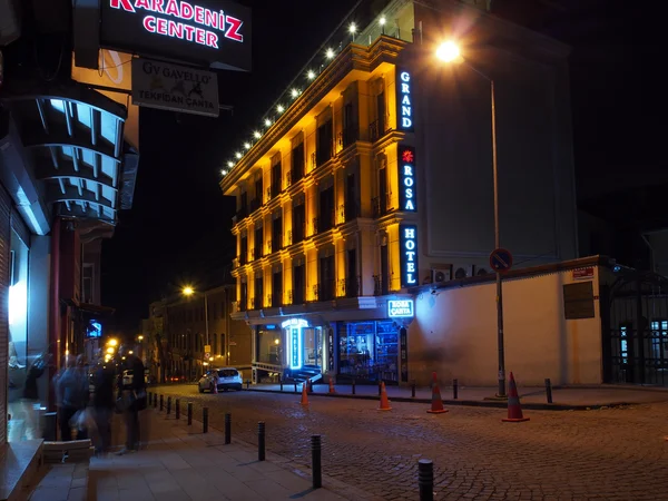 Rosa Grand hotel éjjel, Isztambul, Törökország — Stock Fotó