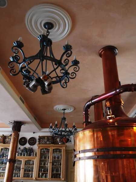 Lugansk breweriana fans van verzameld in een privé brouwerij — Stockfoto