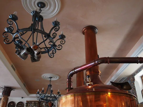 Lugansk breweriana fans van verzameld in een privé brouwerij — Stockfoto