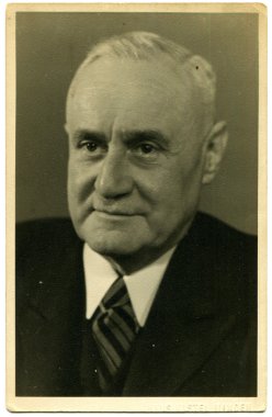 studio portret szacunku mężczyzn w średnim wieku