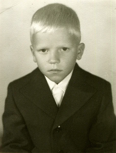 Studio portret van jongen — Stockfoto