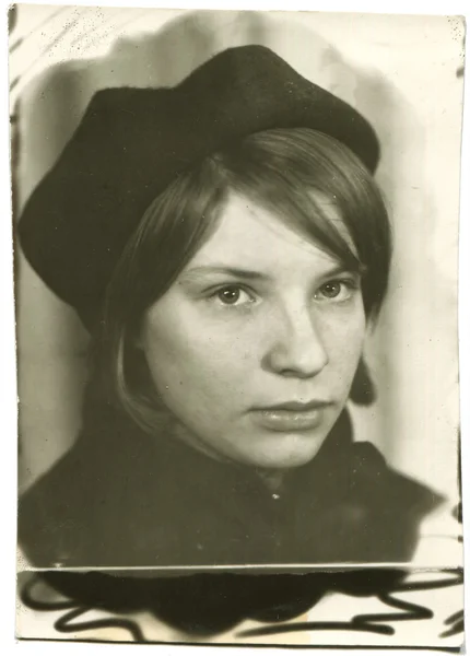 Studio portrait of young girl in the hat — Stock Photo, Image