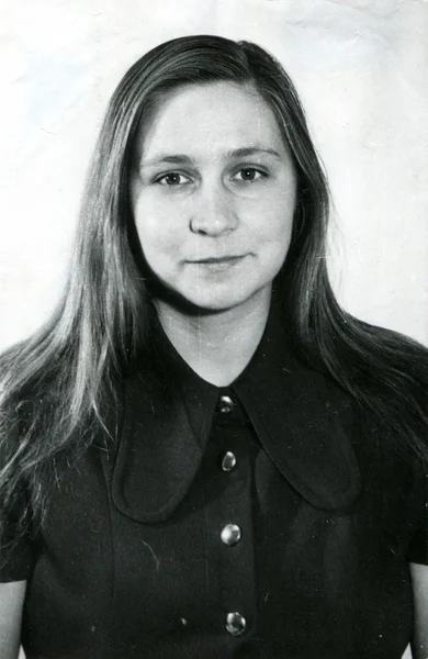 Studio portrait of young woman — Stock Photo, Image