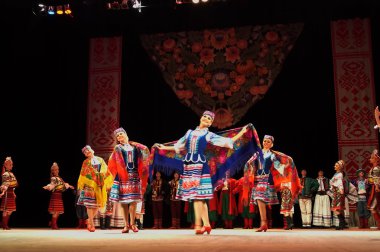 sonra p.virsky adlı Ukraynalı Ulusal Halk Dansları Topluluğu