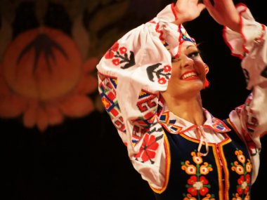 sonra p.virsky adlı Ukraynalı Ulusal Halk Dansları Topluluğu