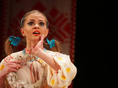 sonra p.virsky adlı Ukraynalı Ulusal Halk Dansları Topluluğu