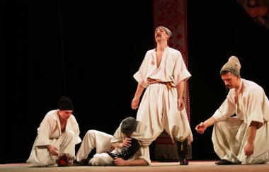 sonra p.virsky adlı Ukraynalı Ulusal Halk Dansları Topluluğu