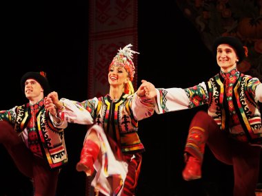 sonra p.virsky adlı Ukraynalı Ulusal Halk Dansları Topluluğu