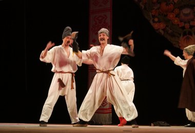 sonra p.virsky adlı Ukraynalı Ulusal Halk Dansları Topluluğu