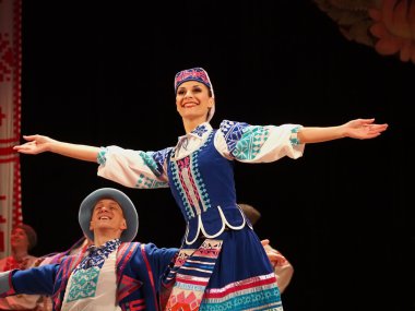 sonra p.virsky adlı Ukraynalı Ulusal Halk Dansları Topluluğu