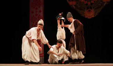 sonra p.virsky adlı Ukraynalı Ulusal Halk Dansları Topluluğu