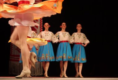 sonra p.virsky adlı Ukraynalı Ulusal Halk Dansları Topluluğu