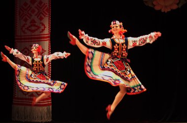 sonra p.virsky adlı Ukraynalı Ulusal Halk Dansları Topluluğu