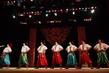 sonra p.virsky adlı Ukraynalı Ulusal Halk Dansları Topluluğu