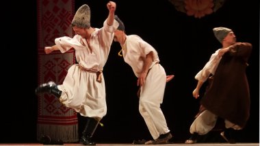 sonra p.virsky adlı Ukraynalı Ulusal Halk Dansları Topluluğu