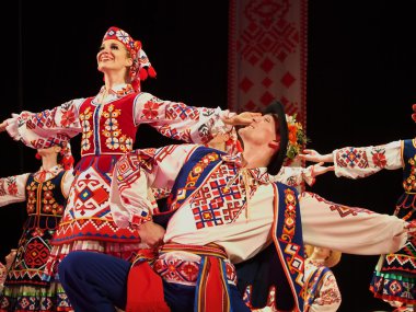 sonra p.virsky adlı Ukraynalı Ulusal Halk Dansları Topluluğu