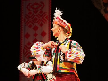 sonra p.virsky adlı Ukraynalı Ulusal Halk Dansları Topluluğu